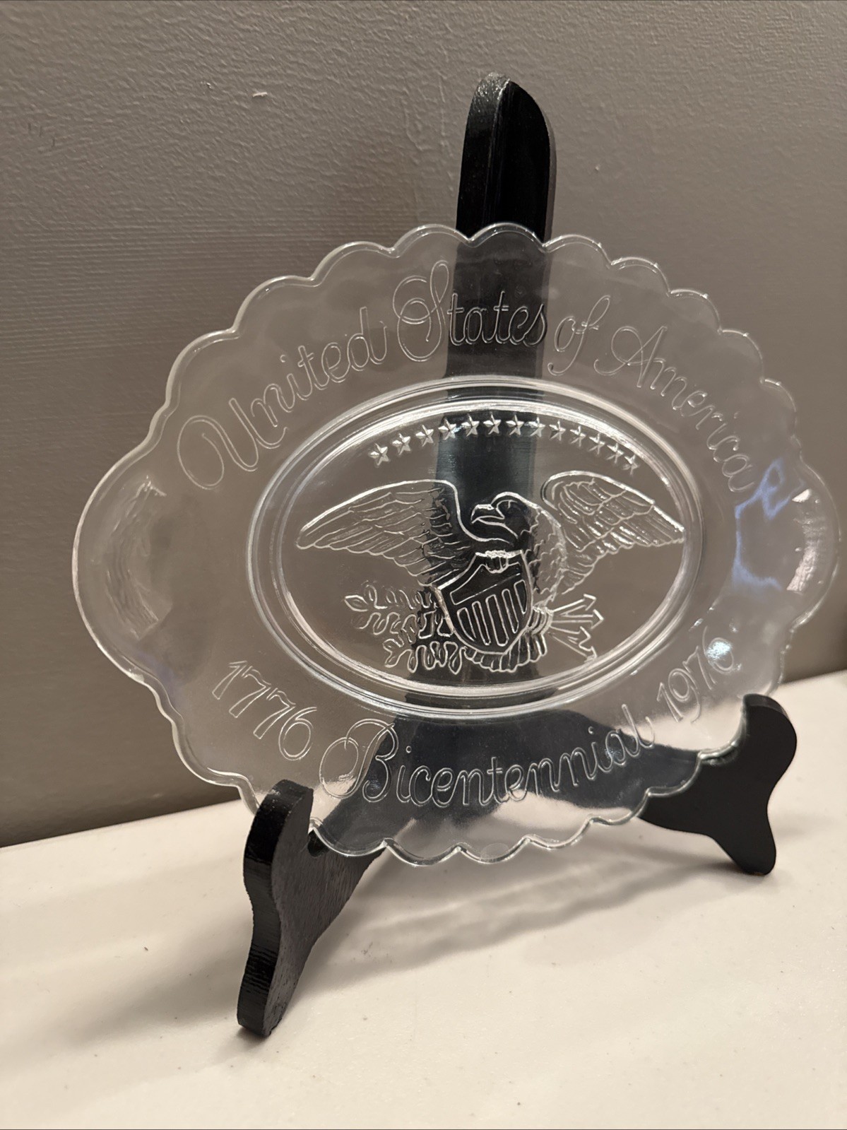Vtg Avon USA Clear Glass Bicentennial 1776-1976 Oval Plate 9″x6.5″ Mint w/stand