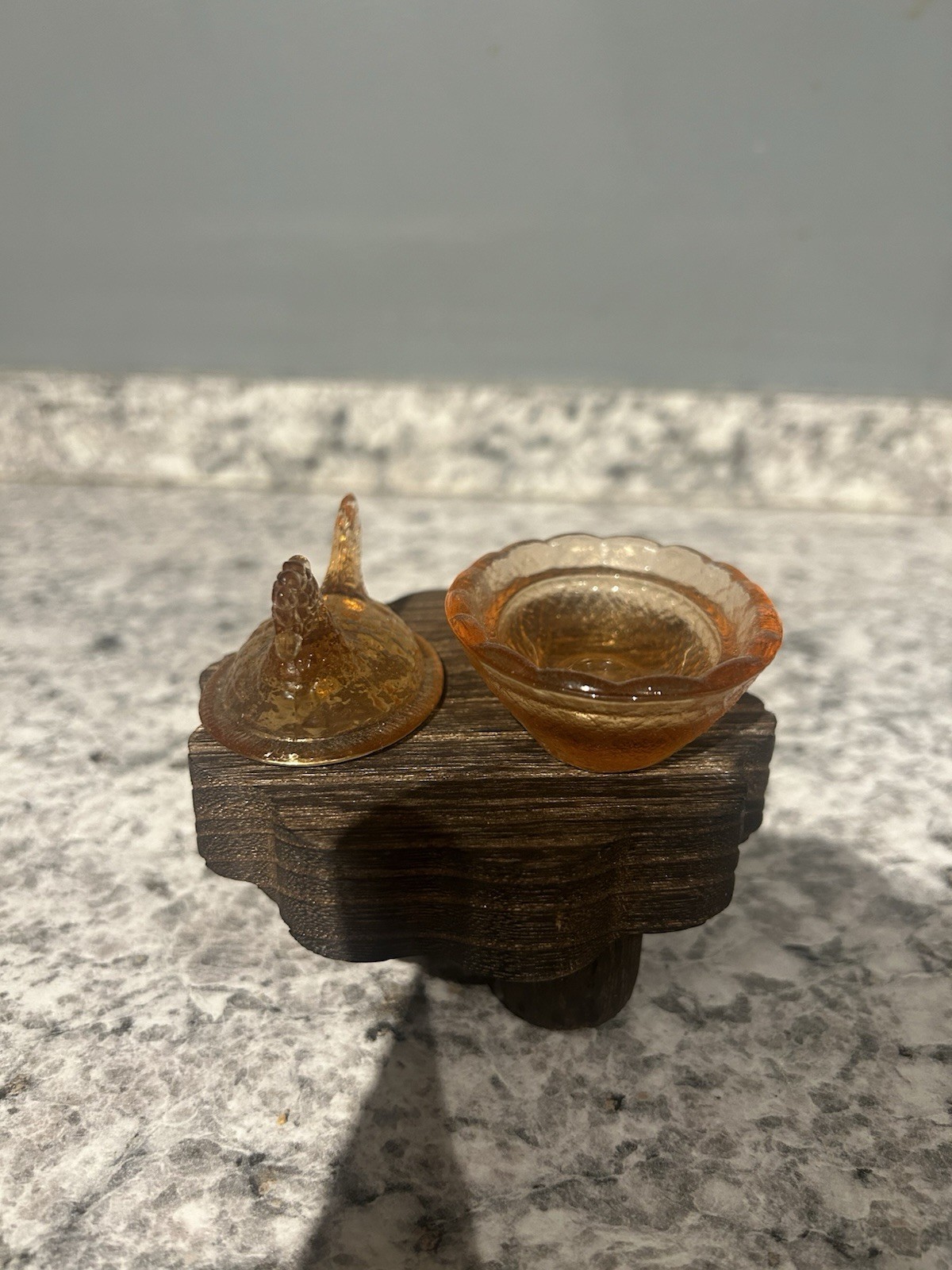 Mini Peach Glass Hen on a Nest PRESTINE