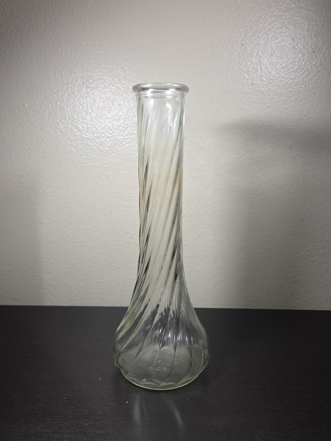 Vintage 9″ Hoosier Glass Bud Vase 4098-A
