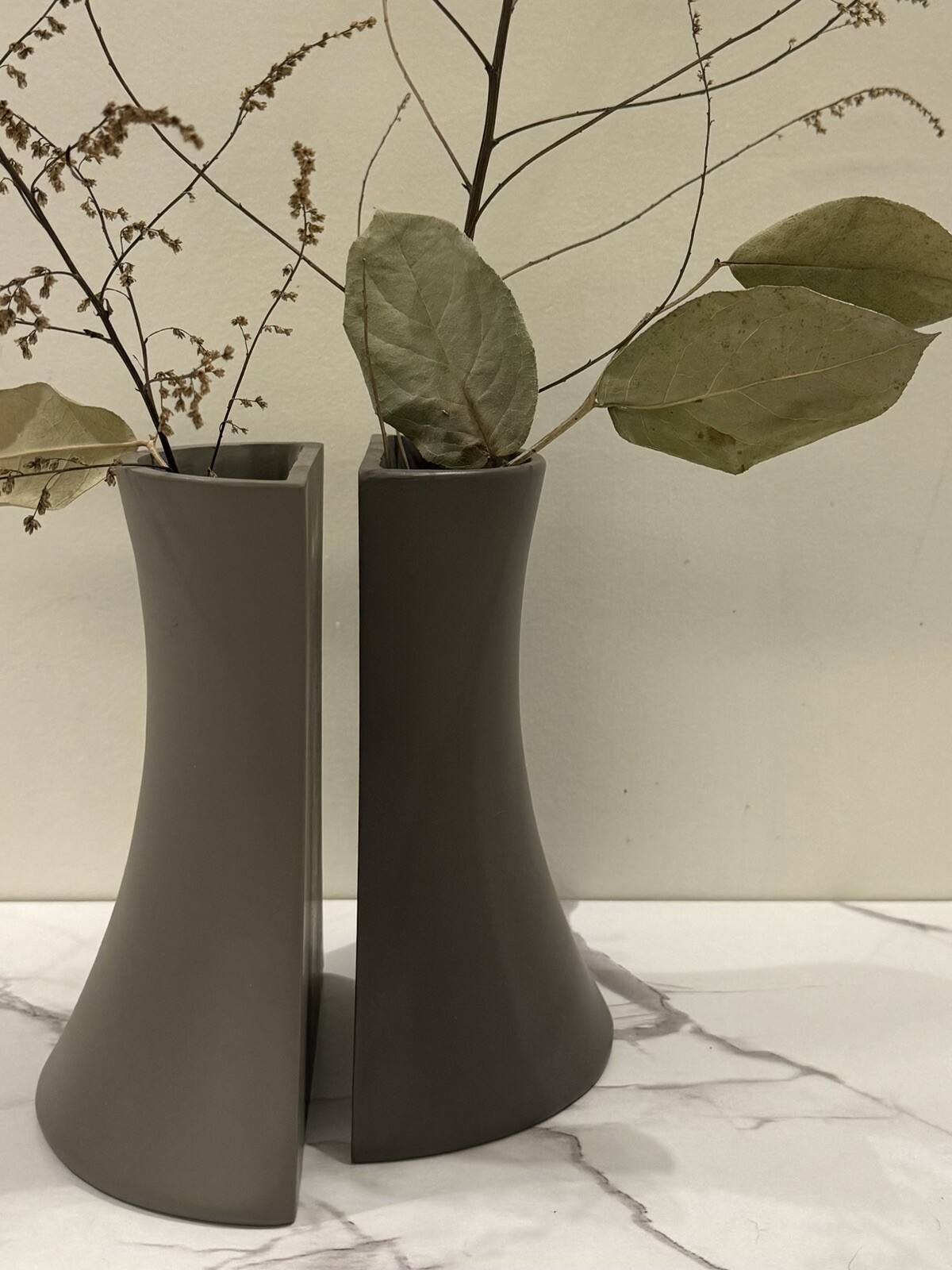 MOMA MUSEUM OF MODERN ART STUART HARVEY LEE “DEMI VASES” SET OF 2