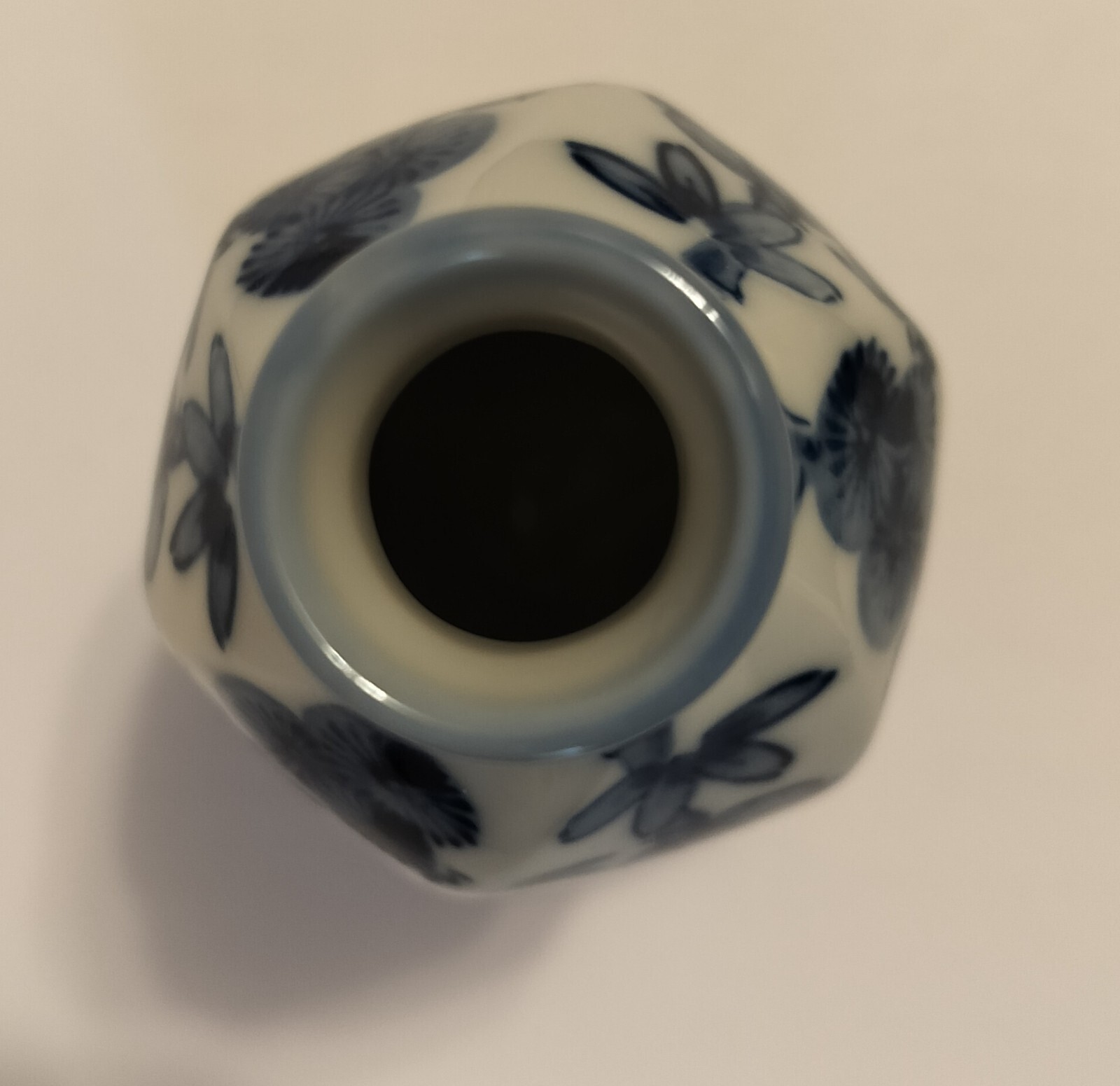 Takahashi Japan Blue N White VTG Hour Glass Porcelain Bud Vase Original Sticker