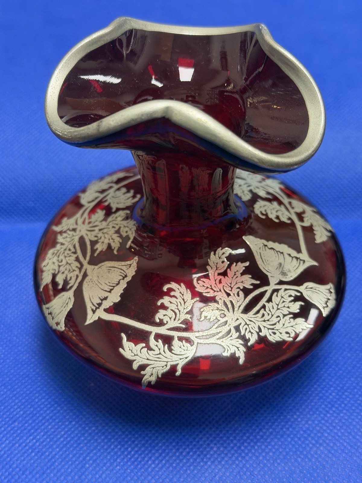 VTG RUBY RED RUFFLED FLOWER PUPPIES STERLING SILVER OVERLAY VASE 4.5″ TALL