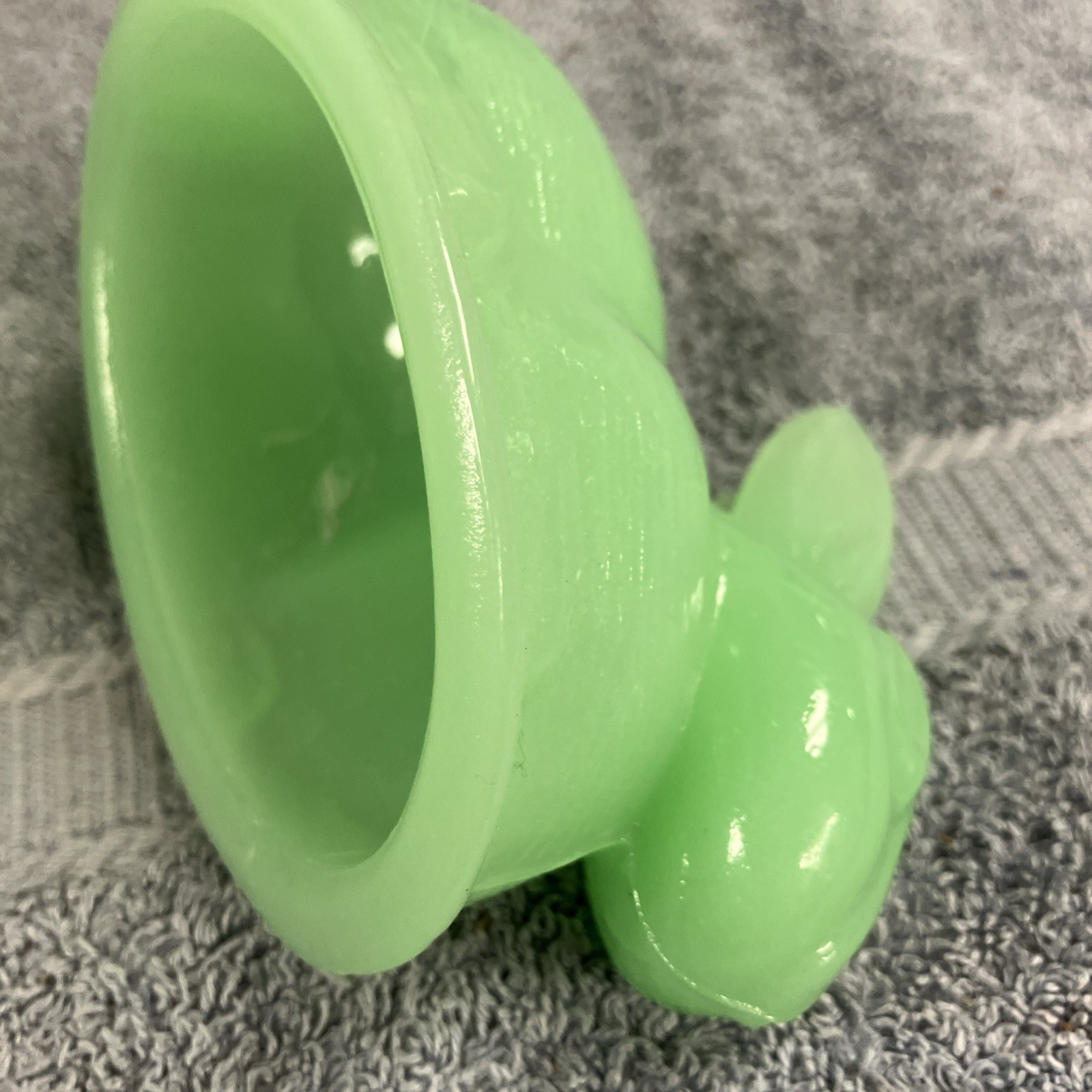 Mosser LE Smith Glass Green Jade Jadite Glass Bunny Rabbit on Nest