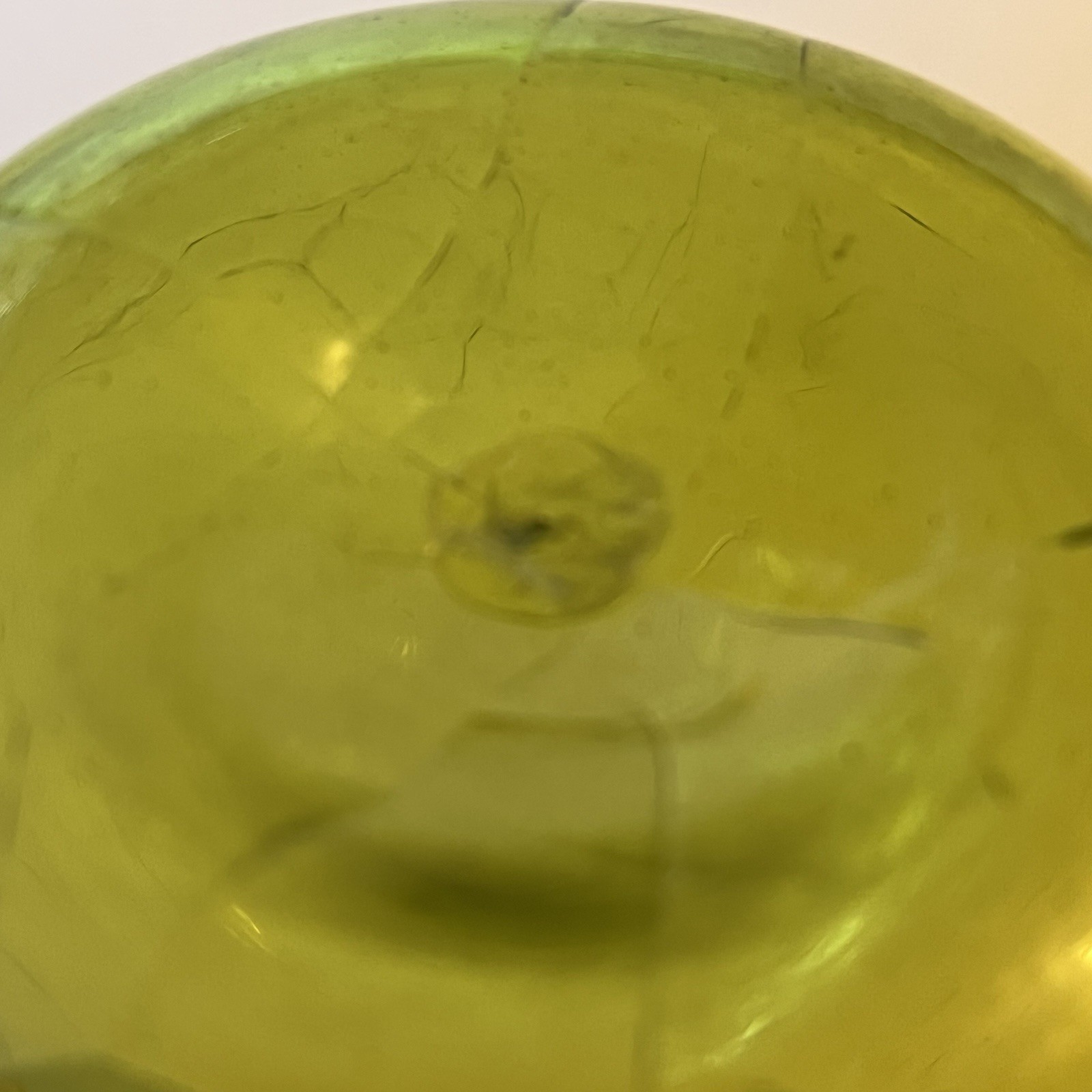 Vintage JAMESTOWN Olive Green Crackle Glass Vase Hand Blown VA with sticker 5″H