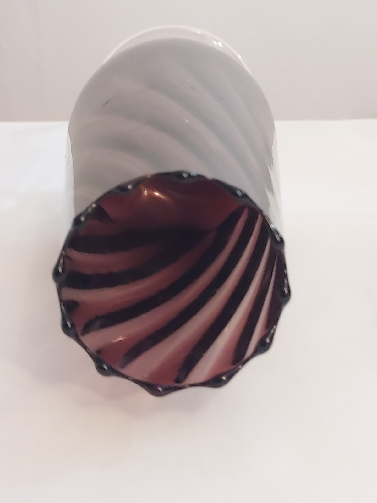 Purple AMETHYST Italian EMPOLI Art Glass SWIRL Scalloped Top Twisted Stem VASE