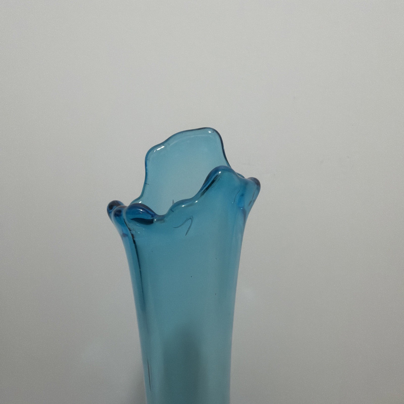 Vintage LE Smith Peacock Blue 12 (Knob) Finger Smooth Swung Vase 14” tall