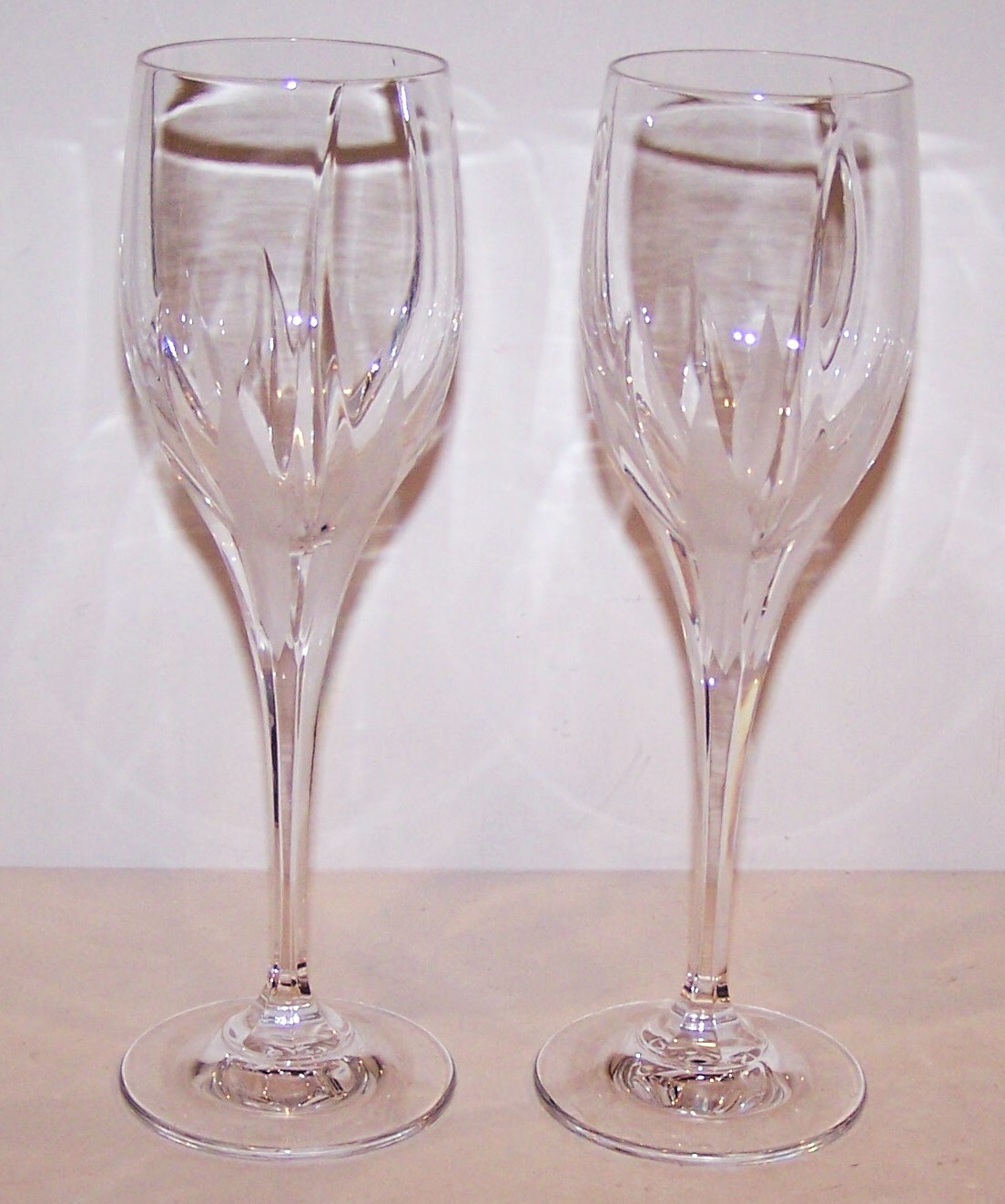 STUNNING PAIR OF MIKASA CRYSTAL FLAME D’AMORE 8 1/4″ WINE GLASSES