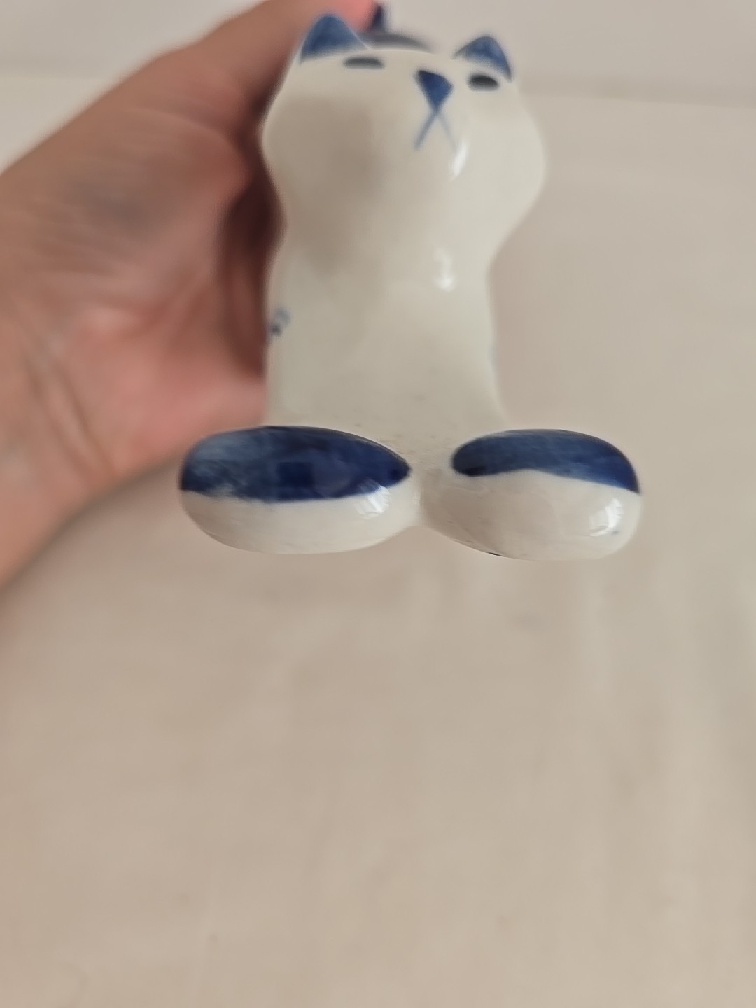 Hand Painted Gzhel Blue White Cat Stretching Figurine USSR Russian Animal 6.5″D