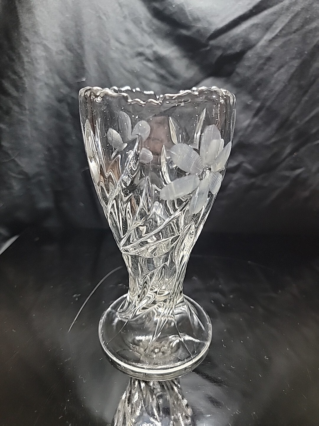 Glass Vase, Wheel Cut Daisey Pattern on Molded Leaves, Saw Tooth Edge, 6.25