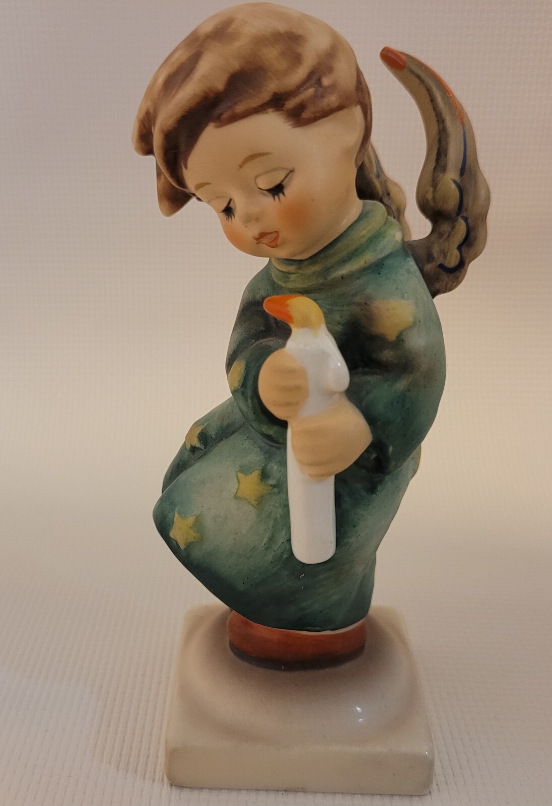 Hummel Figure 21/0 1/2 “Christ Child Comes” 4 1/8in Tall