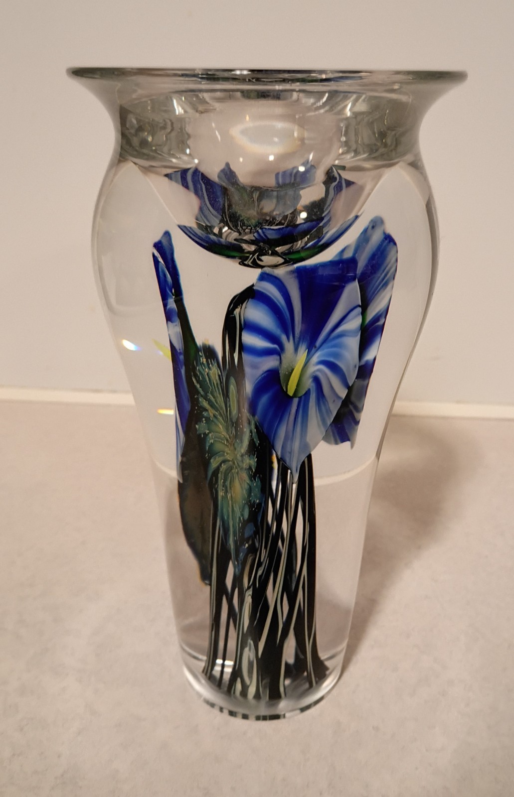 Gorgeous Mint Condition Signed 2008 Jeremiah Lotton 8″ Art Glass Vase