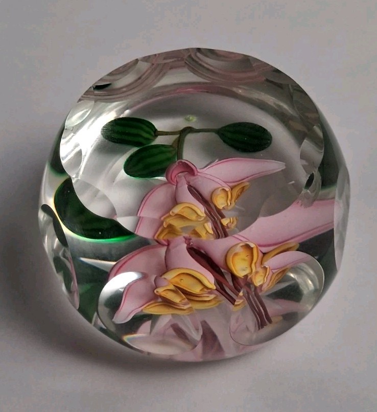 Perthshire Faceted Blooming Theobroma Flower Art Glass Paperweight AS IS