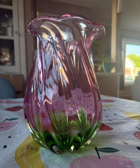 Beautiful Art Glass Tulip Vace Deep Pink And Green Color