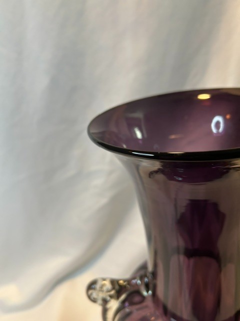 VNTG MURANO STYLE DEEP PURPLE RUFFLE RIBBED HAND-BLOWN GLASS VASE W/ HANDLES 13