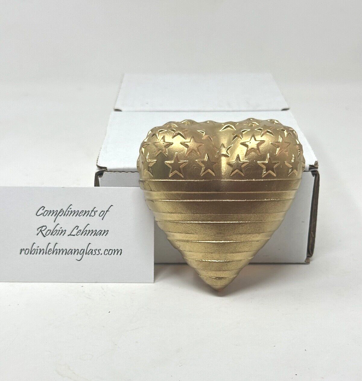 Robin Lehman Cast Art Glass Patriotic Gold Heart Paperweight 3″ Stars & Stripes