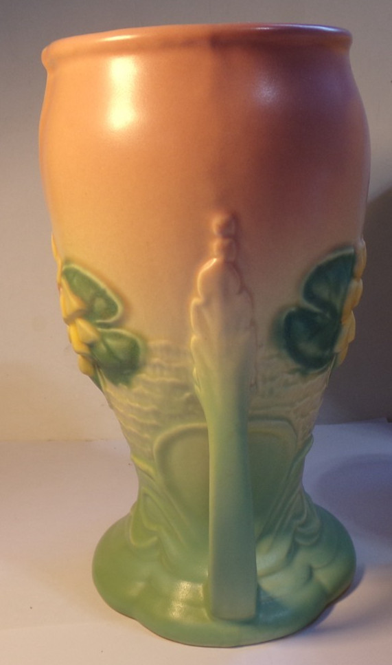 Hull Art Pottery WATER LILY 1940s Vintage Double Handle Vase L-9 8.5″ CHIPPED!