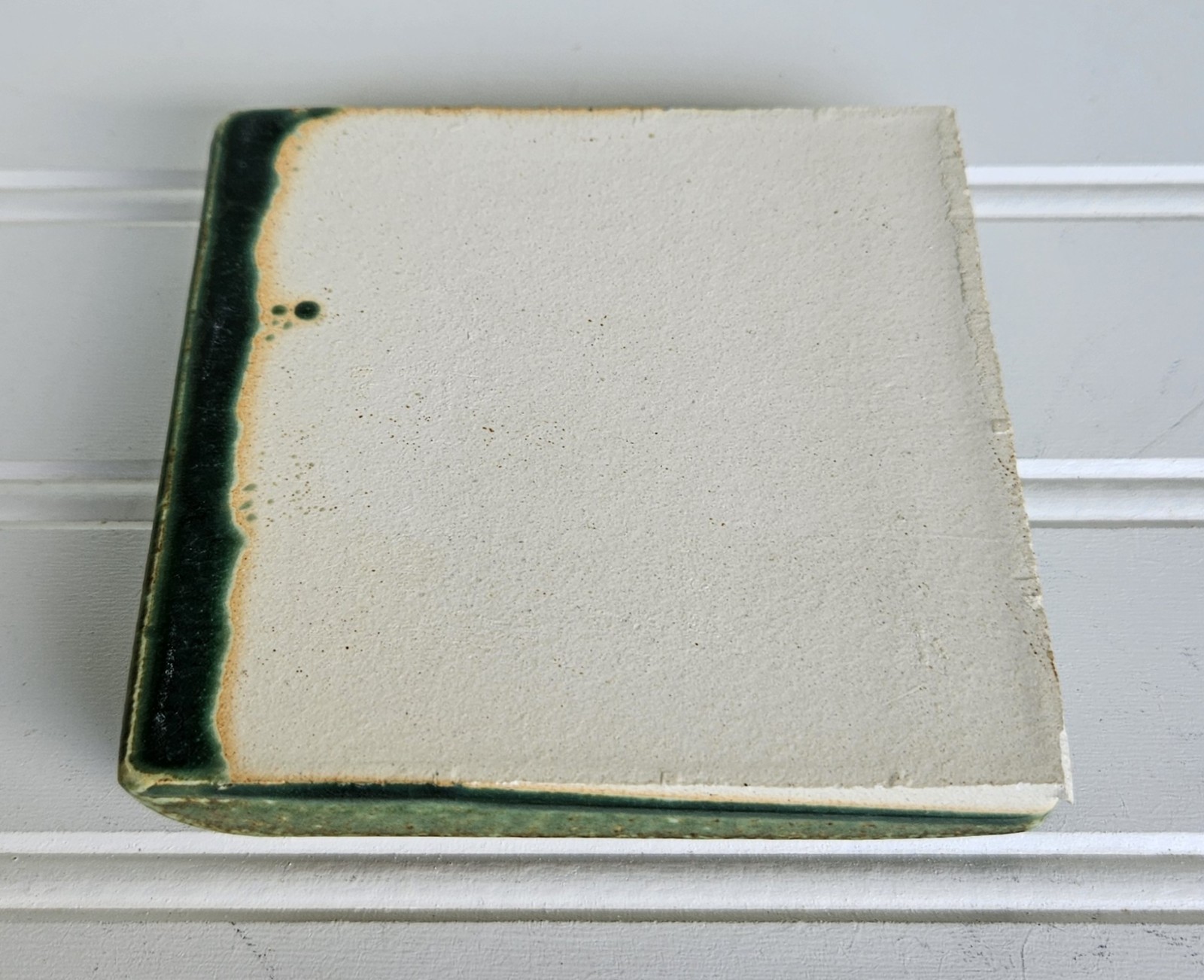 Motawi Tileworks Laurel Green Outer Corner Tile Ann Arbor Michigan 4×4 T-9