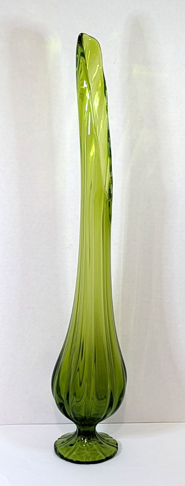 Vintage mid century L.E. Smith Avocado Green Drape Swung Vase over 23″ tall!