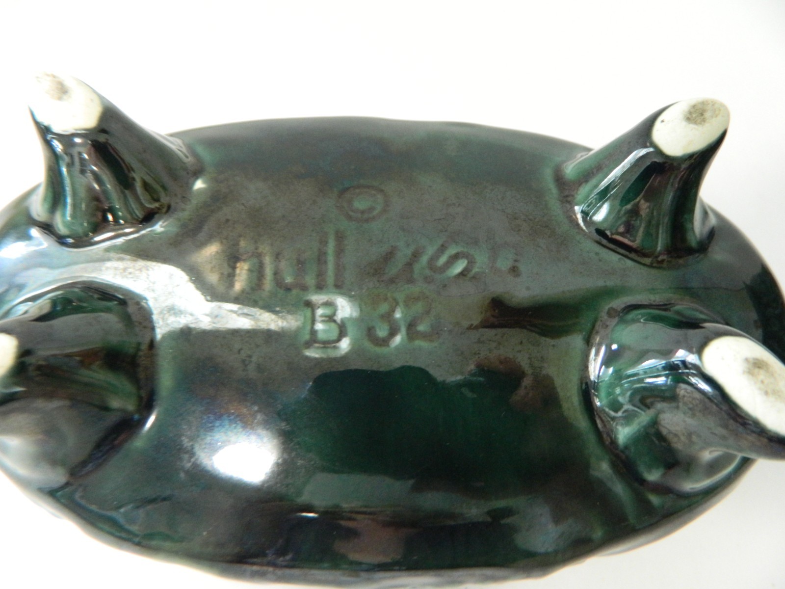 HULL USA # B32 OVAL PLANTER,SCULPTED FLORAL GREEN BLUE DRIP ART POTTERY 7″ LONG
