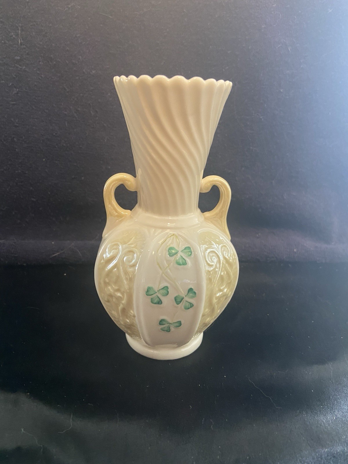 VTG Belleek Shamrock Double Handle 5 5/16″ Vase Green 6th Mark 1965-1980 Ireland