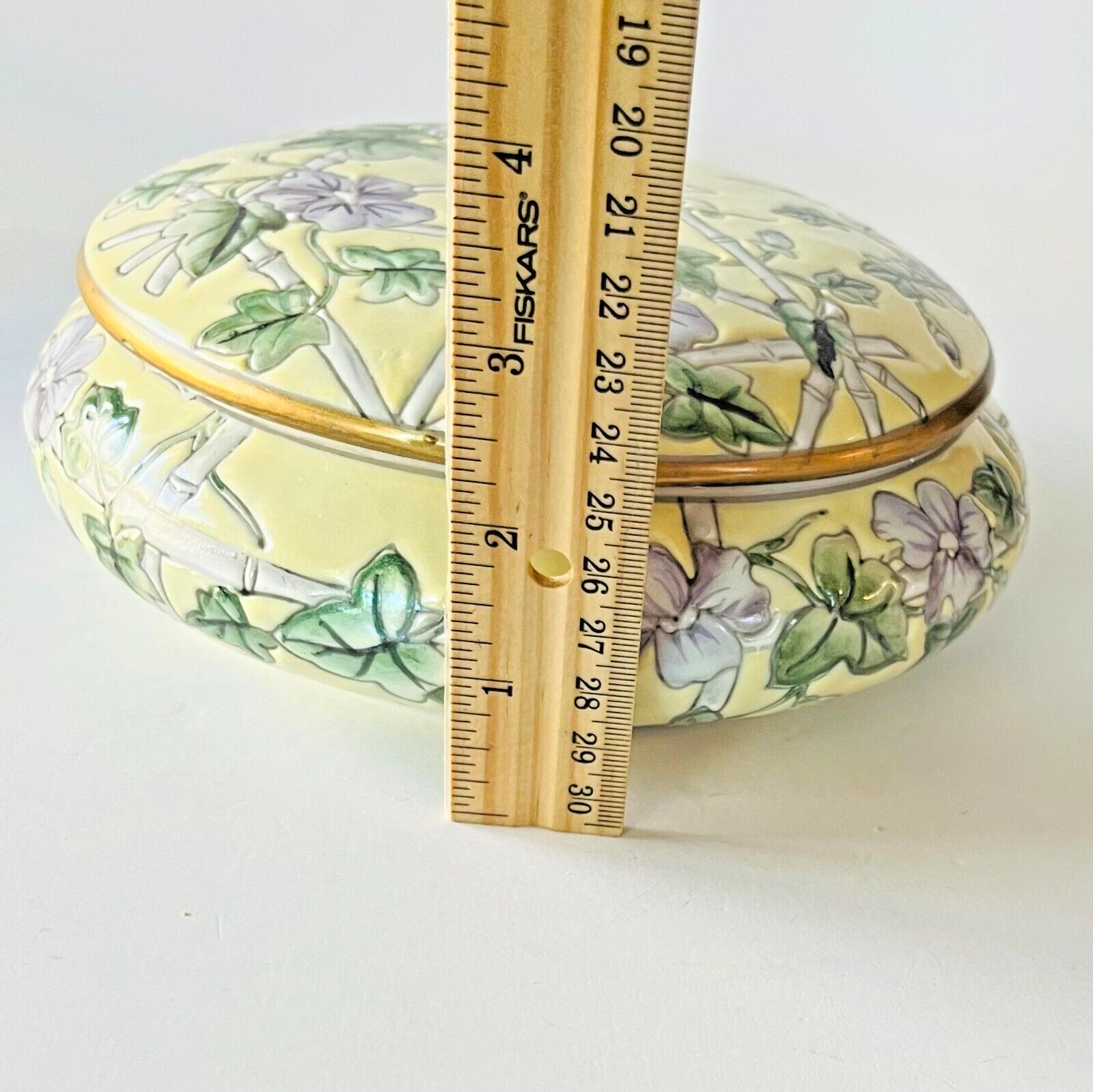Andrea by Sadek Porcelain 7″ Round Trinket Box Gold Trim Lid Floral Hand painted