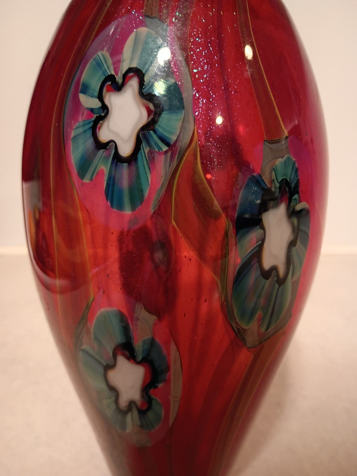 Stunning 2004 Robert Eickholt 8.5″ Red Dichroic Sea Flowers Art Glass Vase