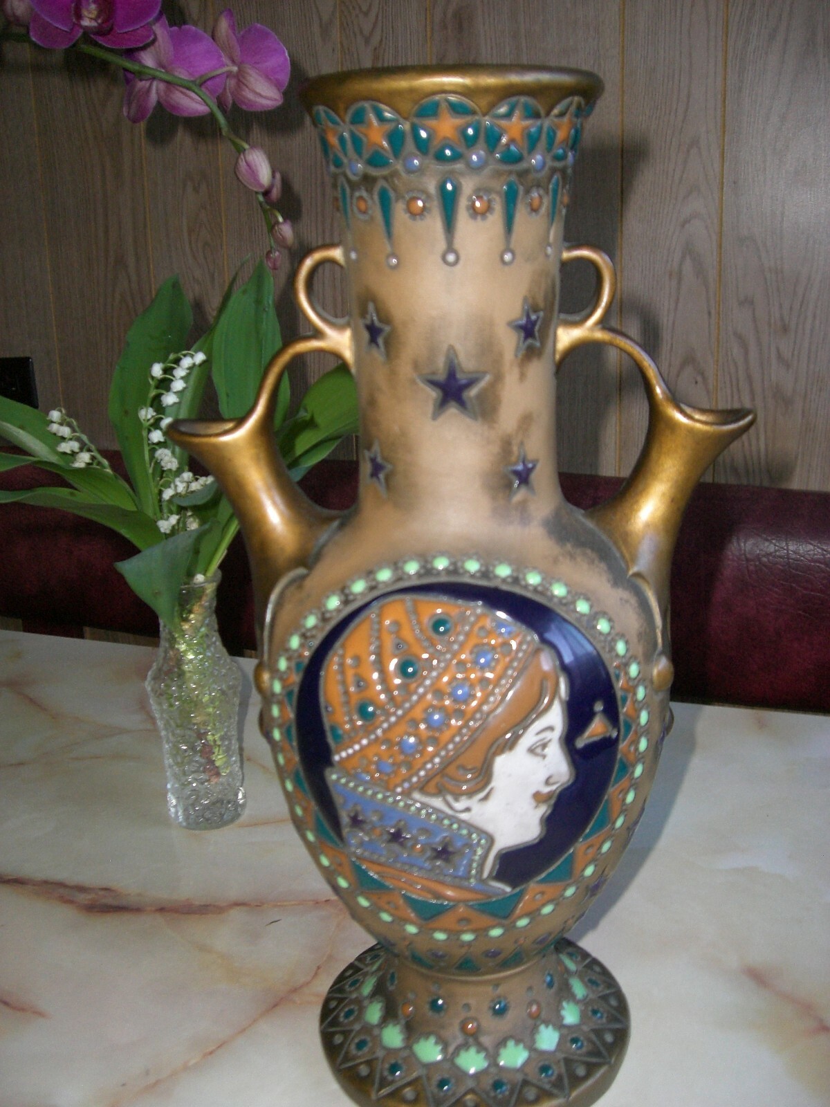 ANTIQUE AMPHORA PORTRAIT DOUBLE HANDLED 15 1/8 INCHES TALL VASE c.1900