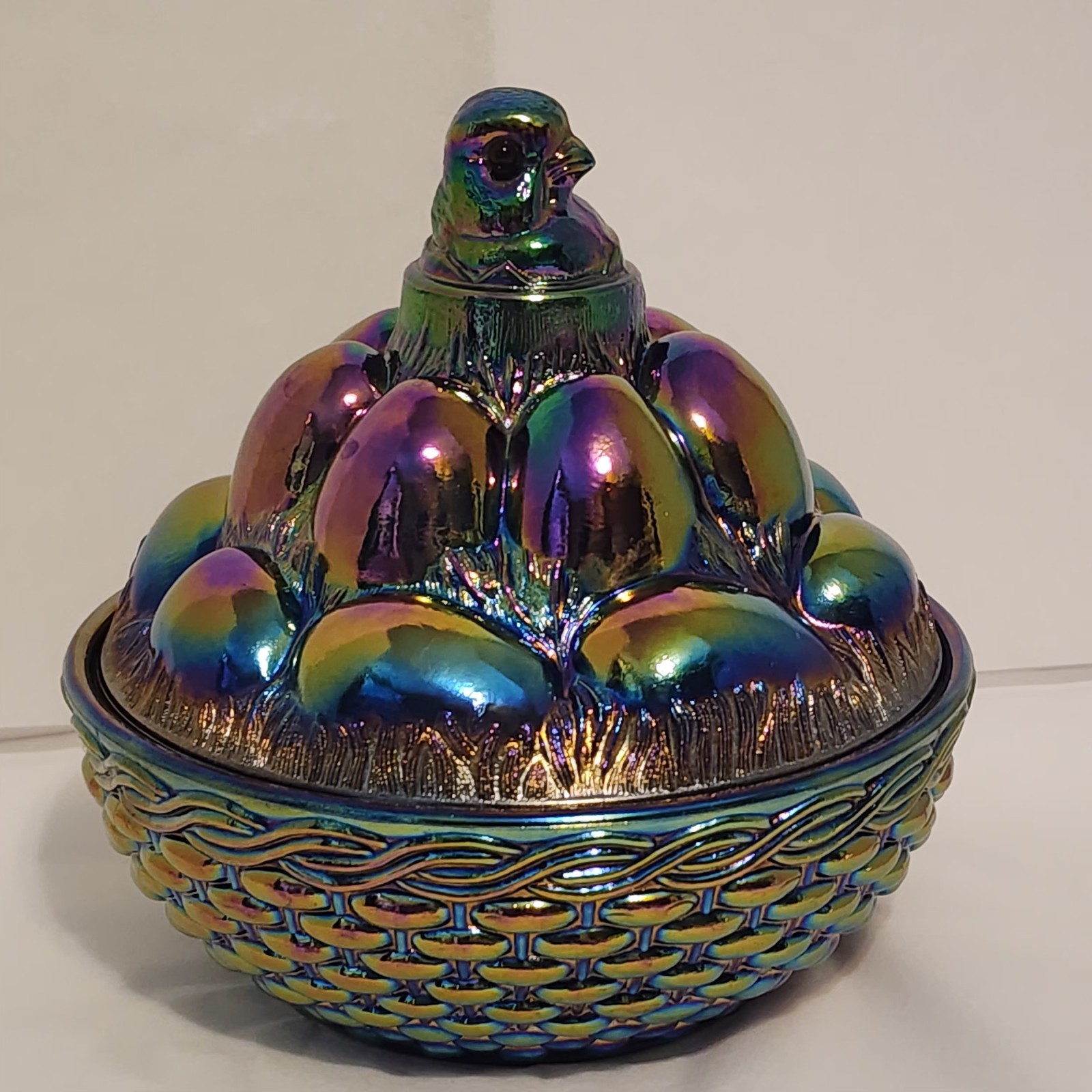 Vintage Westmoreland Amethyst Purple Carnival Glass Chick And Egg Pile On Basket