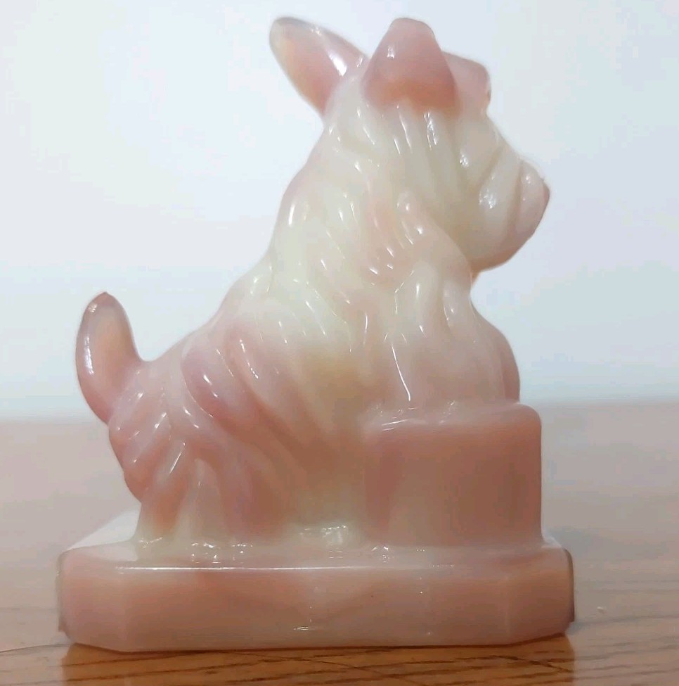 Boyd Art Glass JB Scottie Dog Figurine Ivory Blush Slag Glows Bright EC