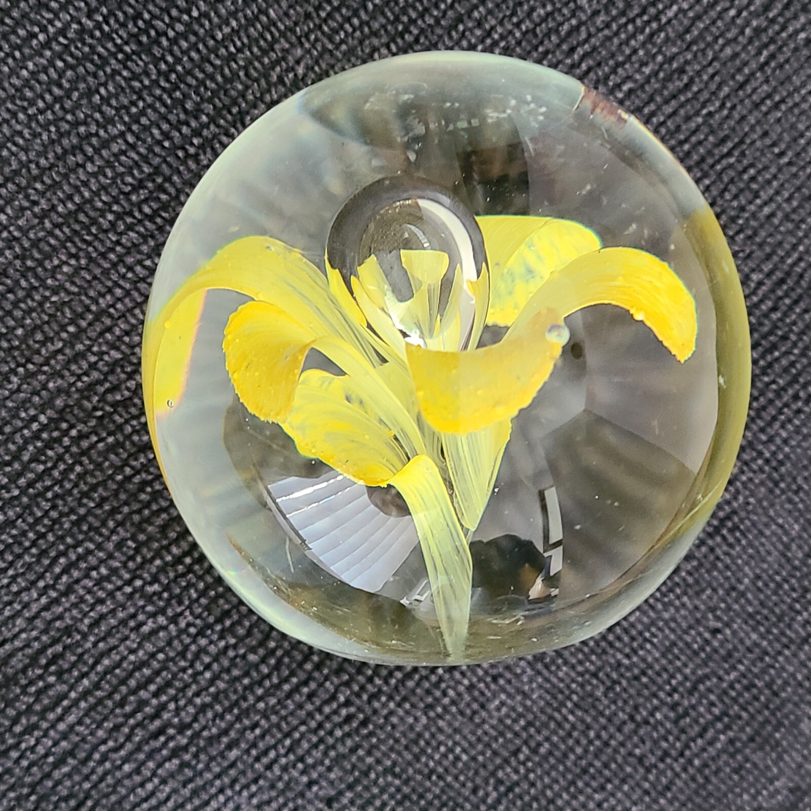 Vintage Art Glass Paperweight Daffodil Flower Yellow Spring Bubbles 2.5 inches