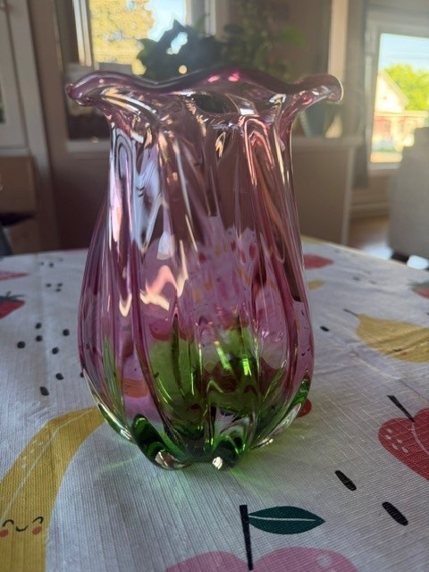 Beautiful Art Glass Tulip Vace Deep Pink And Green Color