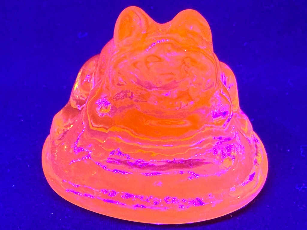 Green Vaseline uranium glass Frog Toad paperweight selenium glow magnesium fish