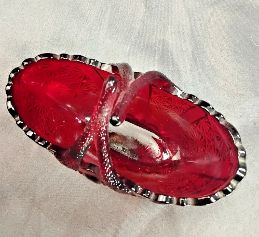 Fenton daisy and button with pinwheel in ruby red iridescent basket