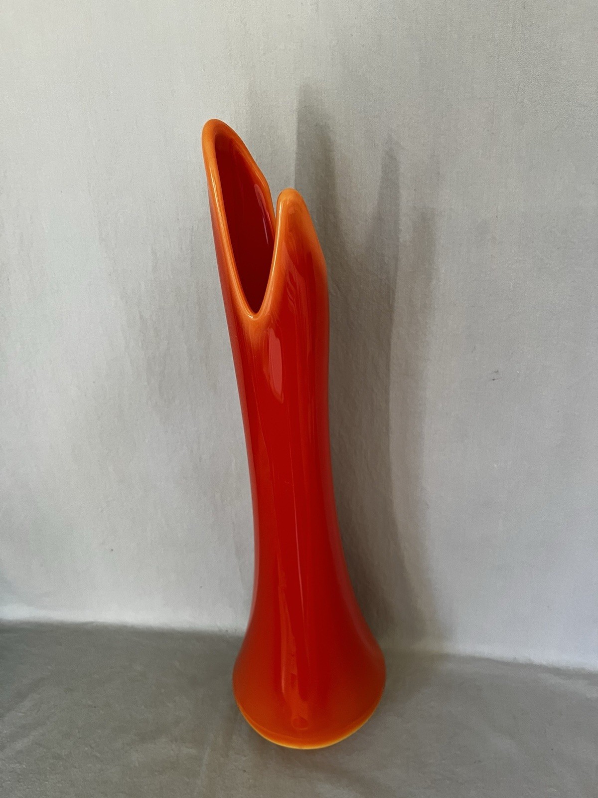 Vintage LE Smith Bittersweet Smoothie Swung Glass Swung Vase 19” Tall MCM