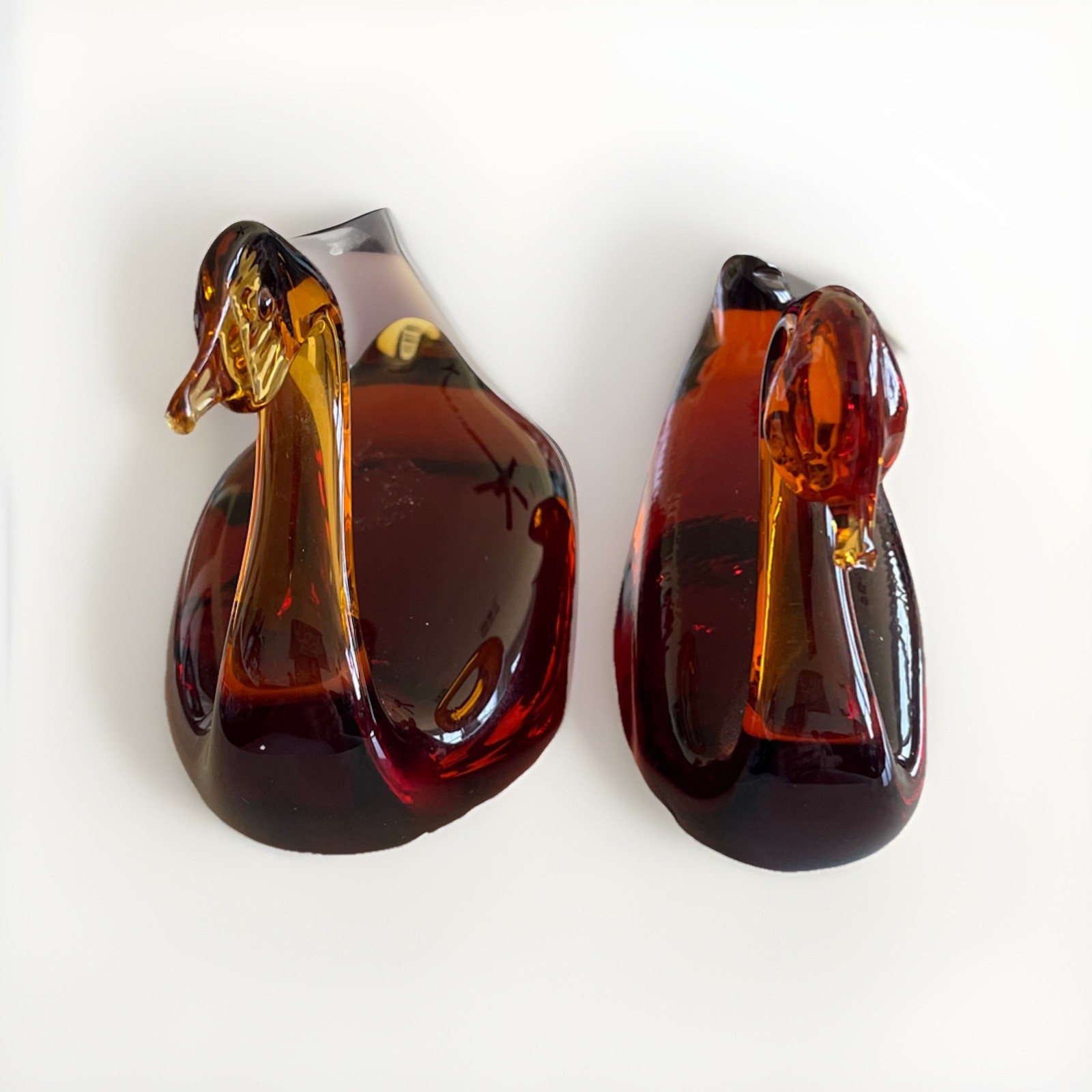 Set Of 2 Vintage Amberina Glass Swans Figurines EUC
