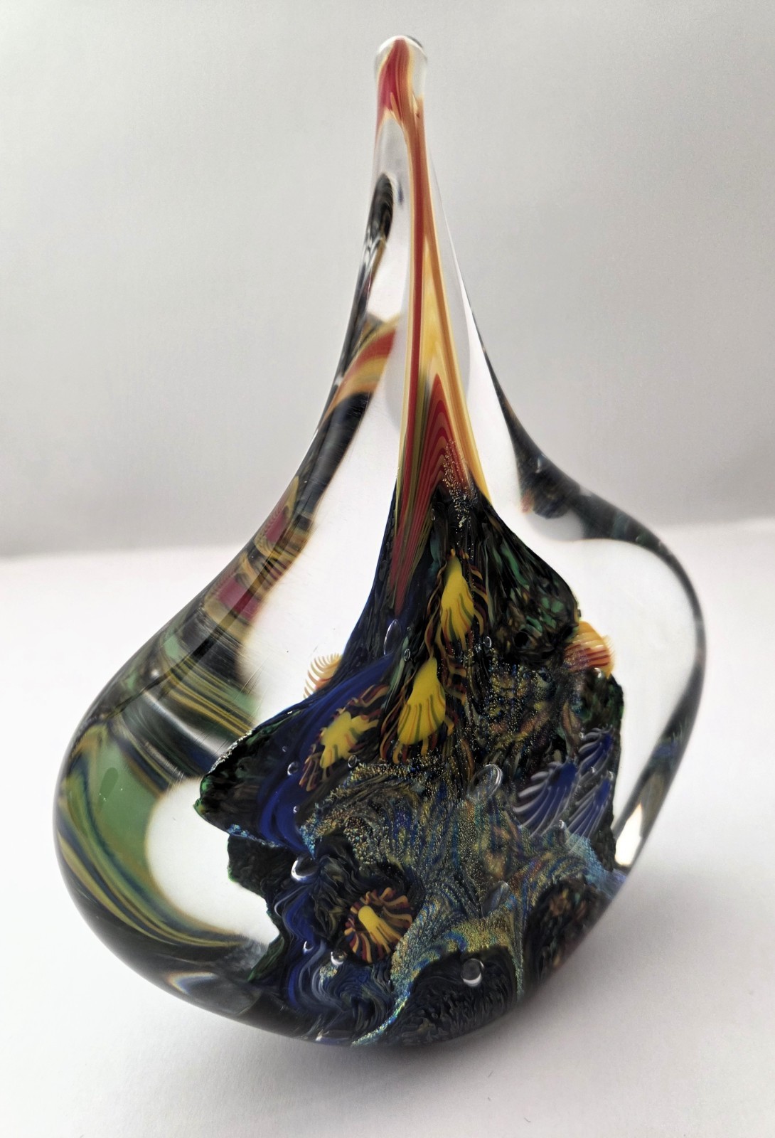 DAVID LINDSAY Signed 2002 Glass Paperweight “Undersea Adventures” 6″ H x 3.5″ W