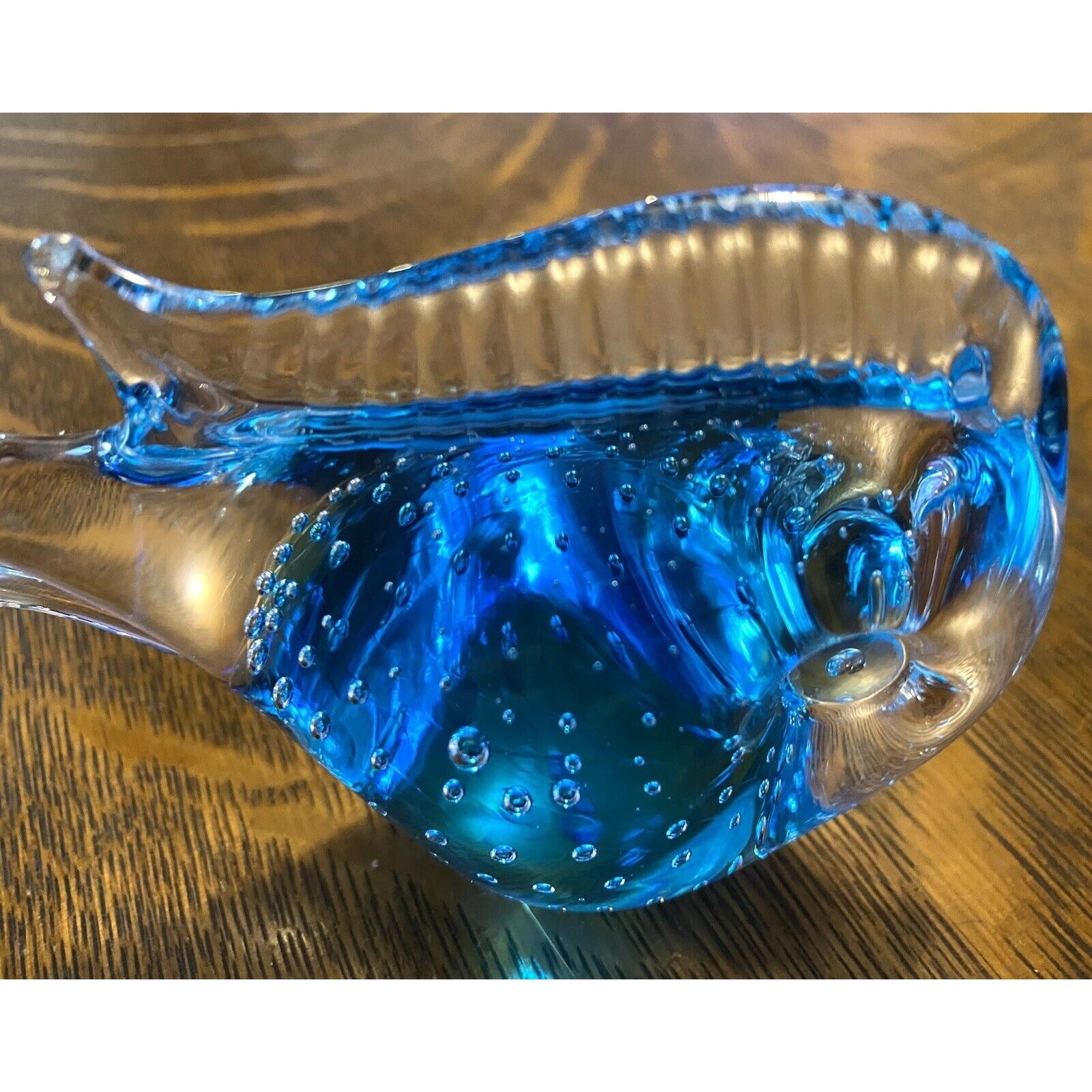 VTG ANTWERP SWEDEN ART GLASS BLUE FISH DECOR PAPERWEIGHT CLEAR POLISHED BASE