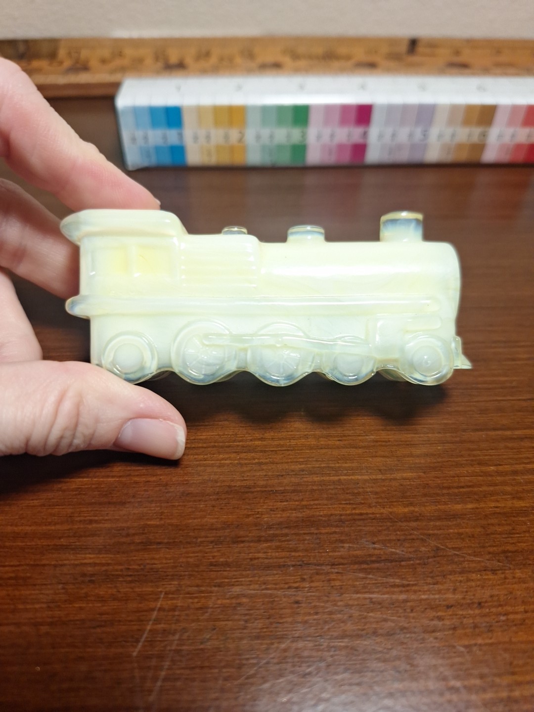Vintage Boyd Art Glass Special Train Engine Yellow 1980s Figurine GLOWS under BL