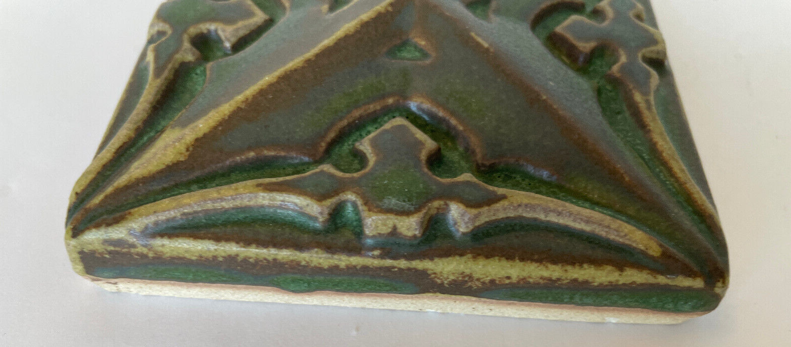 MOTAWI TILEWORKS SULLIVAN 4″ X 4″ Louis Sullivan Relief Tile Green Brown