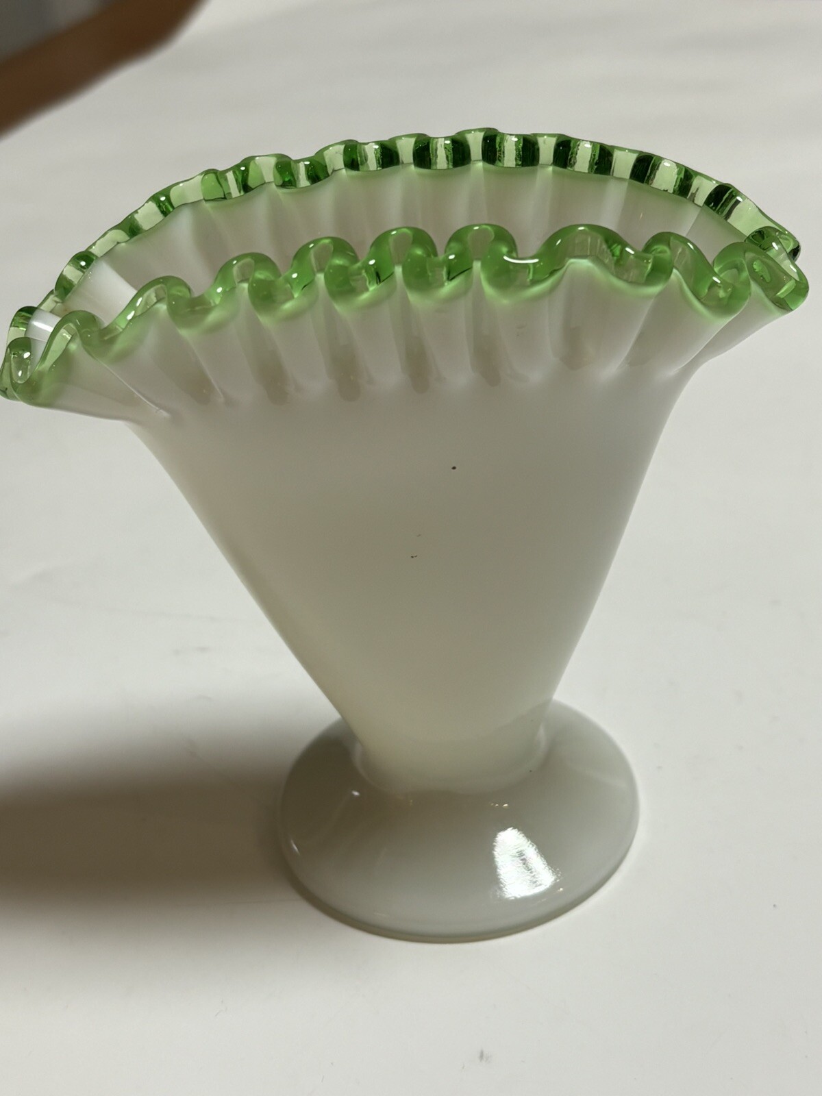 Vintage Fenton Emerald Green Crested White Milkglass Fan Vase 4 1/4 inch