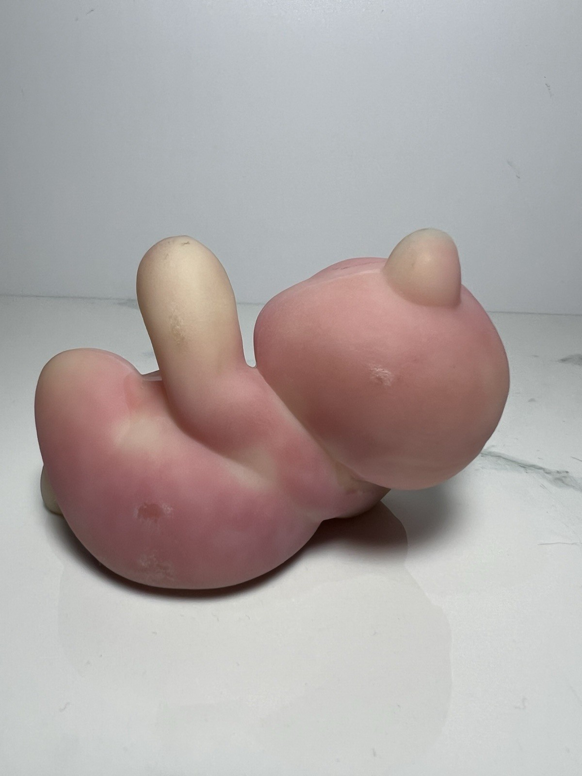 VTG Fenton Burmese Glows Under Black Light Bear Figurine