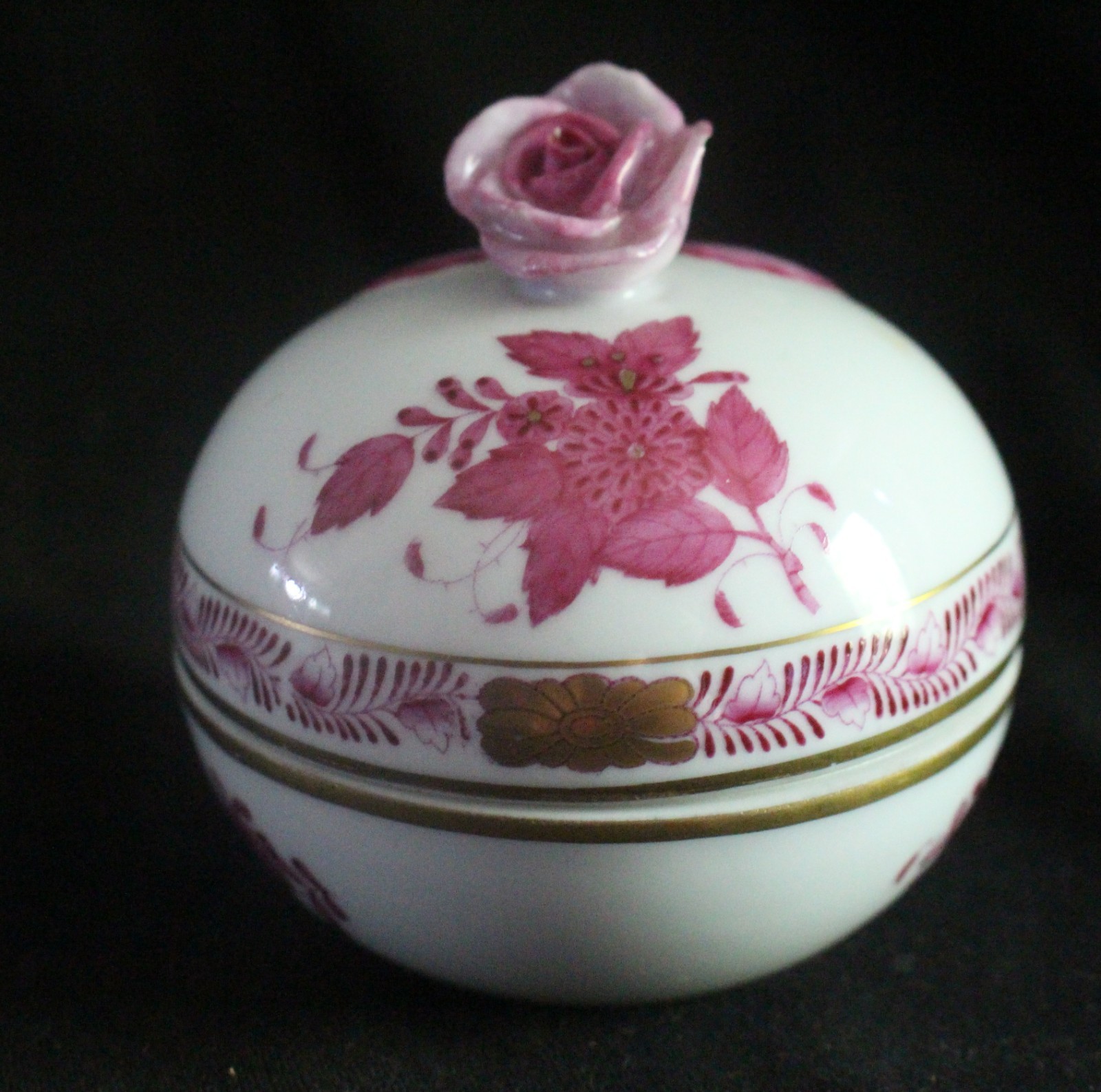 HEREND RASPBERRY CHINESE BOUQUET COVERED TRINKET BOX