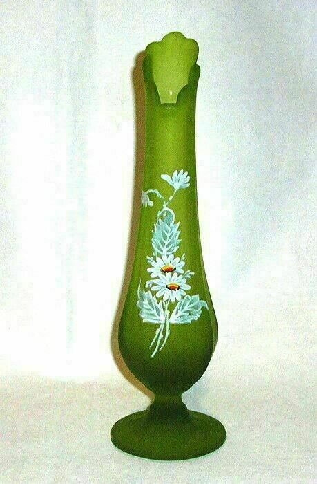 Westmoreland Glass DAISY Decal on GREEN MIST 10″ Bud Vase