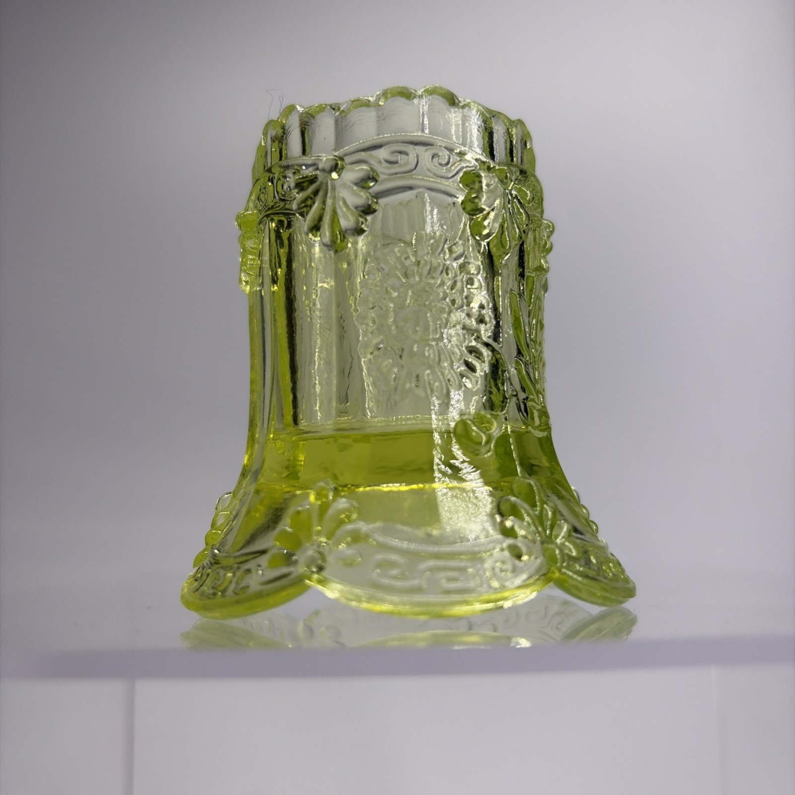 Summit VGCI Chrysanthemum Sprig Toothpick Holder 2.5″ Vaseline Uranium UV Glow