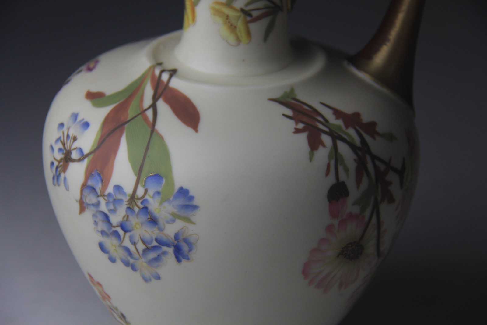ANTIQUE LATE 19TH CENTURY ROYAL WORCESTER FLORAL HANDLED VASE EWER PITCHER