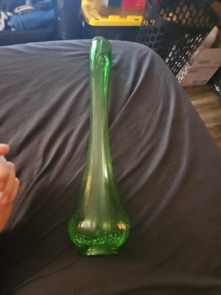 LE Smith Diamond Butt ribbed Green Swung Stretch Glass Vase Vintage 19″ MCM