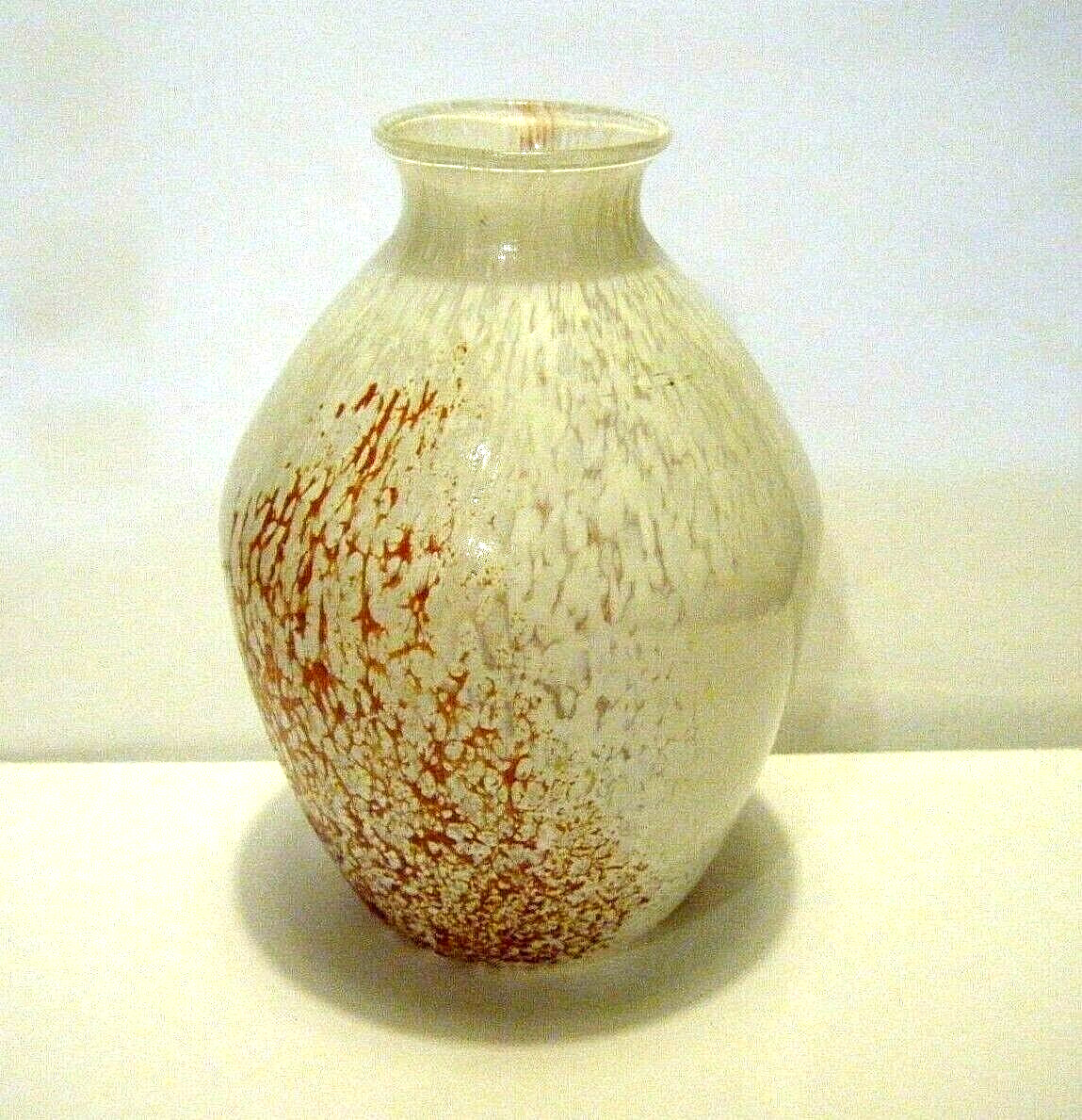 Lindshammar Sweden 4″ Vintage Modern Speckled Art Glass Vase