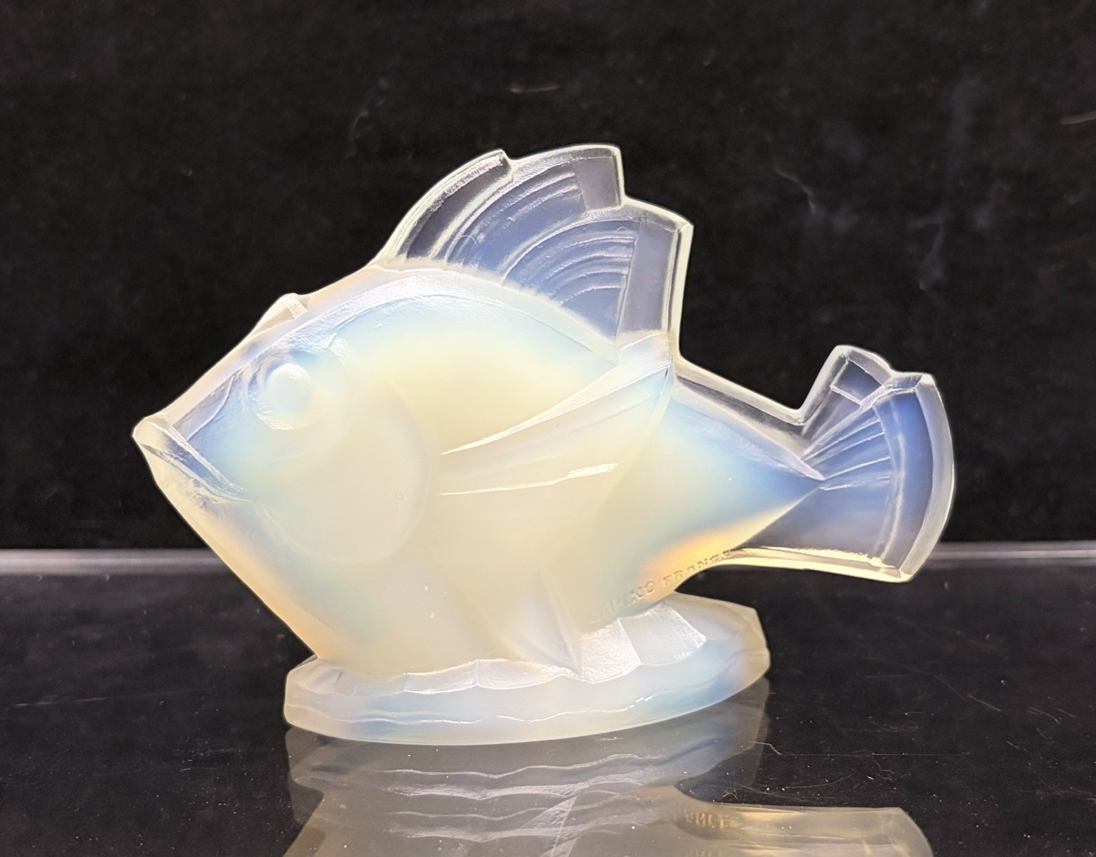 Sabino Opalescent Glass “Fish, Poisson Chabot” 5″ x 3.50″, France