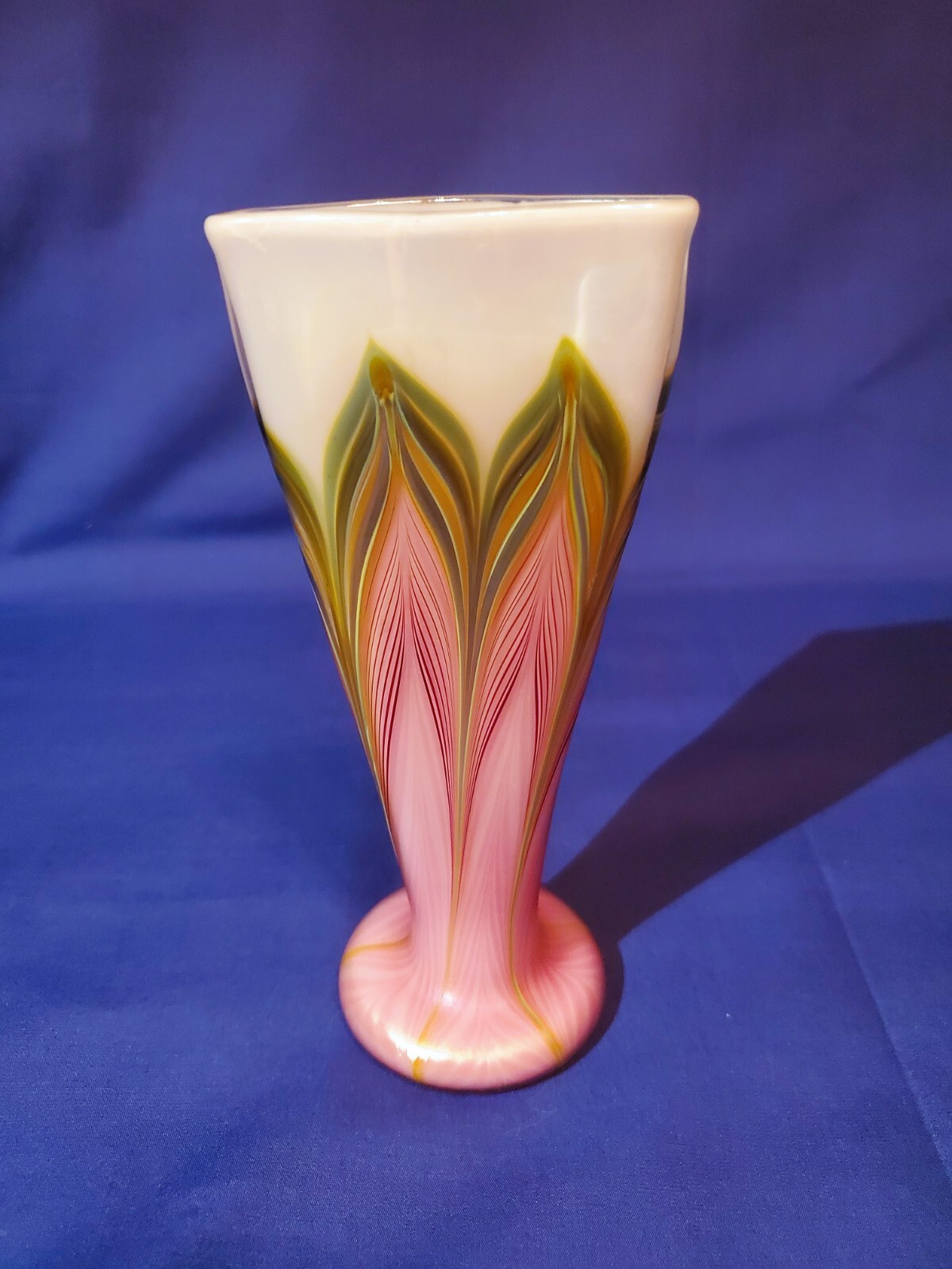 ZELLIQUE STUDIO Signed JOSEPH MOREL Opalescent Pulled Feather Art Glass Vase – 1