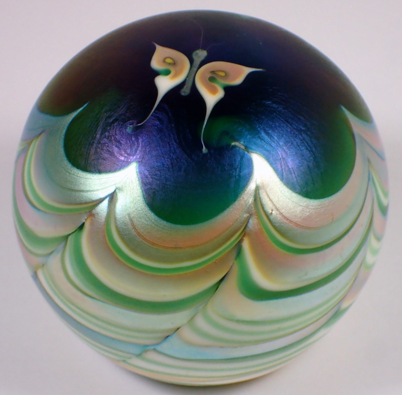 Vtg 1976 Lundberg Studios Signed BUTTERFLY Pulled Feather Aurene Paperweight